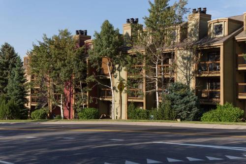 Popular attractions Area Nearby Property
